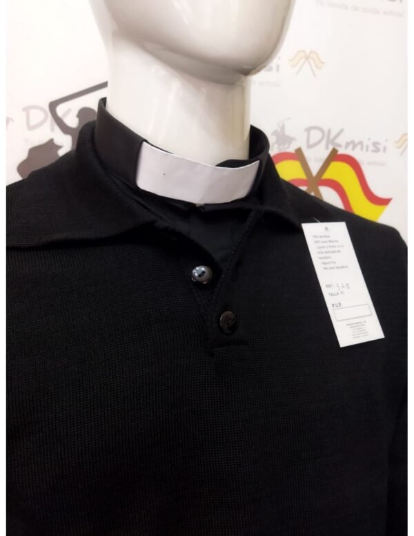 Suéter cuello polo con botones