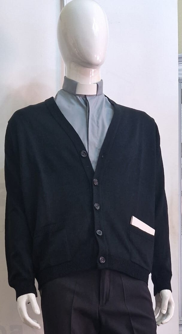 Conjunto Clerical con Chaqueta de Punto (Cardigan)