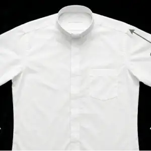 CAMISA BLANCAS CUELLO CLERIMAN Manga Larga 63cm botones con tapeta
