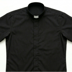 CAMISA CUELLO CLERIMAN COLOR NEGRO, MANGA CORTA